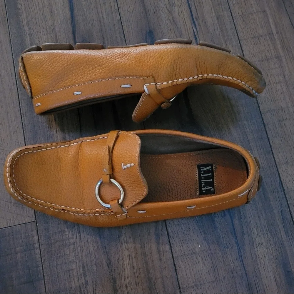 N.Y.L.A.‎ Tan Pebbled Leather Driving Loafers Silver Ring Detail Tan Shoes